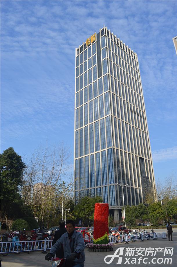 绿地新里卢浮宫四期.jpg 绿地新里卢浮宫四期.jpg