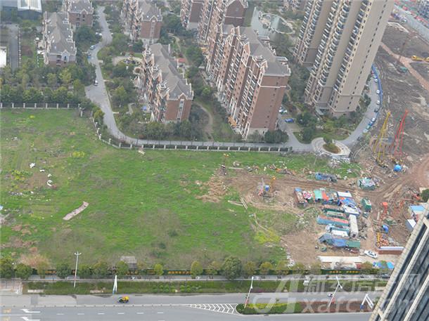 雨润中央新城选址于安庆市属郊区,位于206国道与安庆长江大桥以东,南