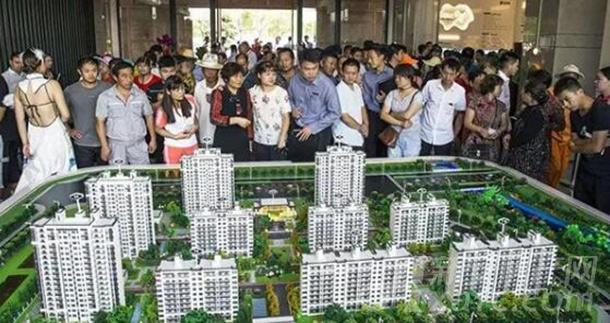 十一期间广德某楼盘售楼部开放