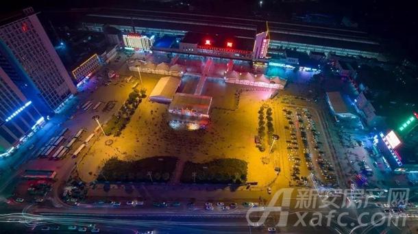 沿淮河路向东,至颍州路向北,过河后再向东,到达阜阳火车站,再从阜阳